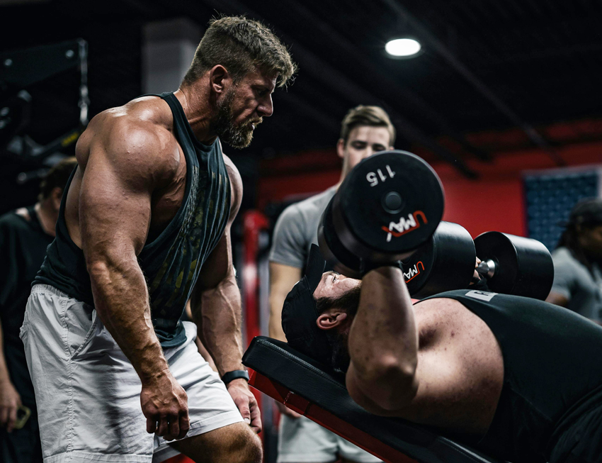 bench press gym tanpa warming up dan cool down